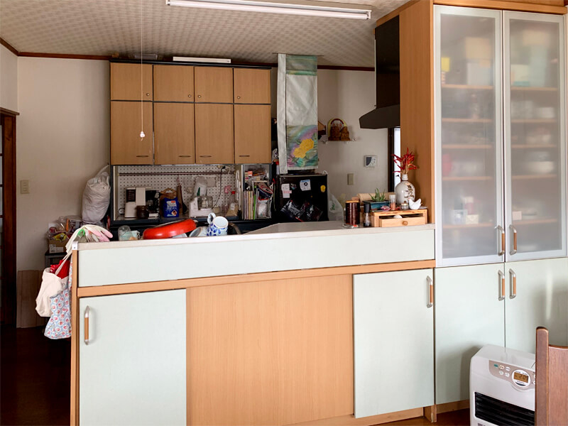 対面式キッチンから壁付けキッチンに 使いやすくリフォーム サンプロリフォーム施工費用事例